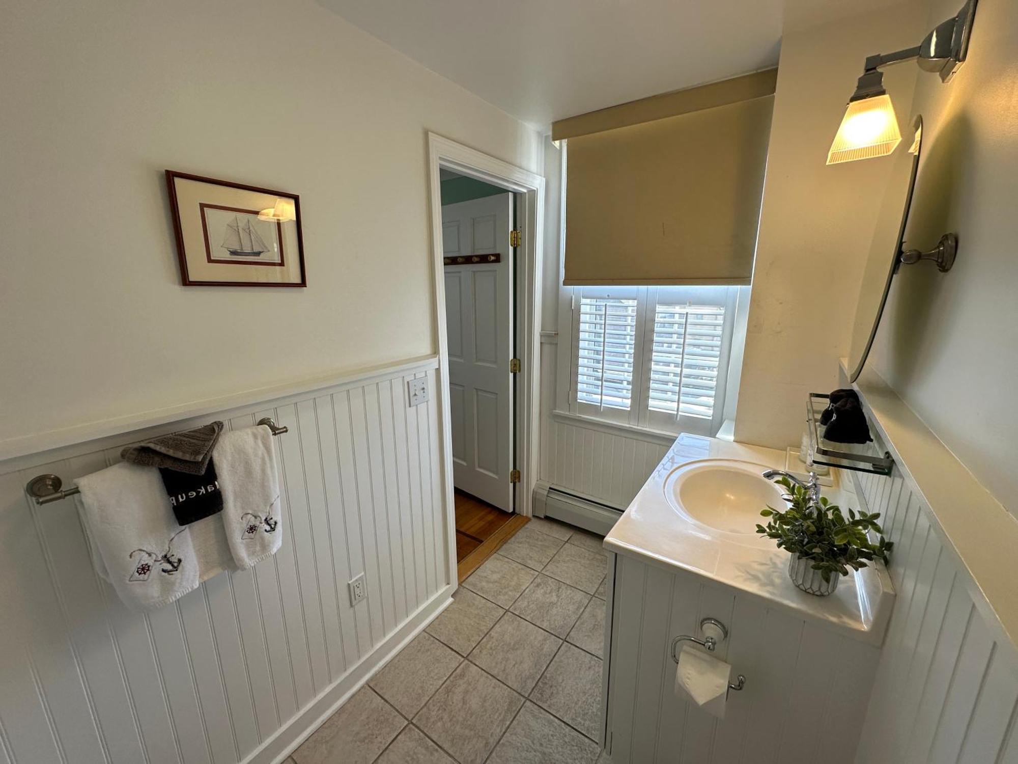Entire Historic 5 Bed 5 Bath Inn Sleeps 17 นิวพอร์ต ภายนอก รูปภาพ