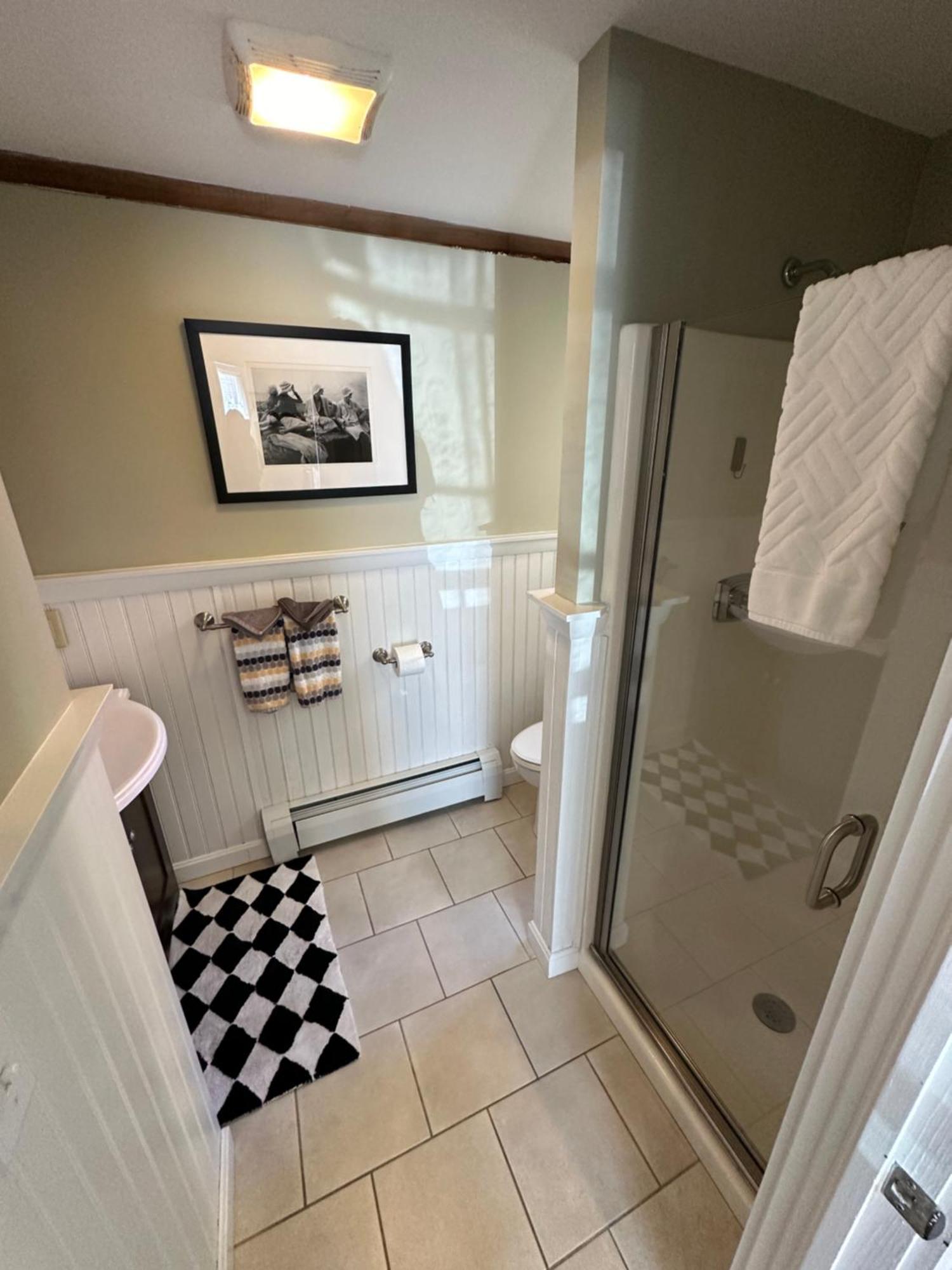 Entire Historic 5 Bed 5 Bath Inn Sleeps 17 นิวพอร์ต ภายนอก รูปภาพ