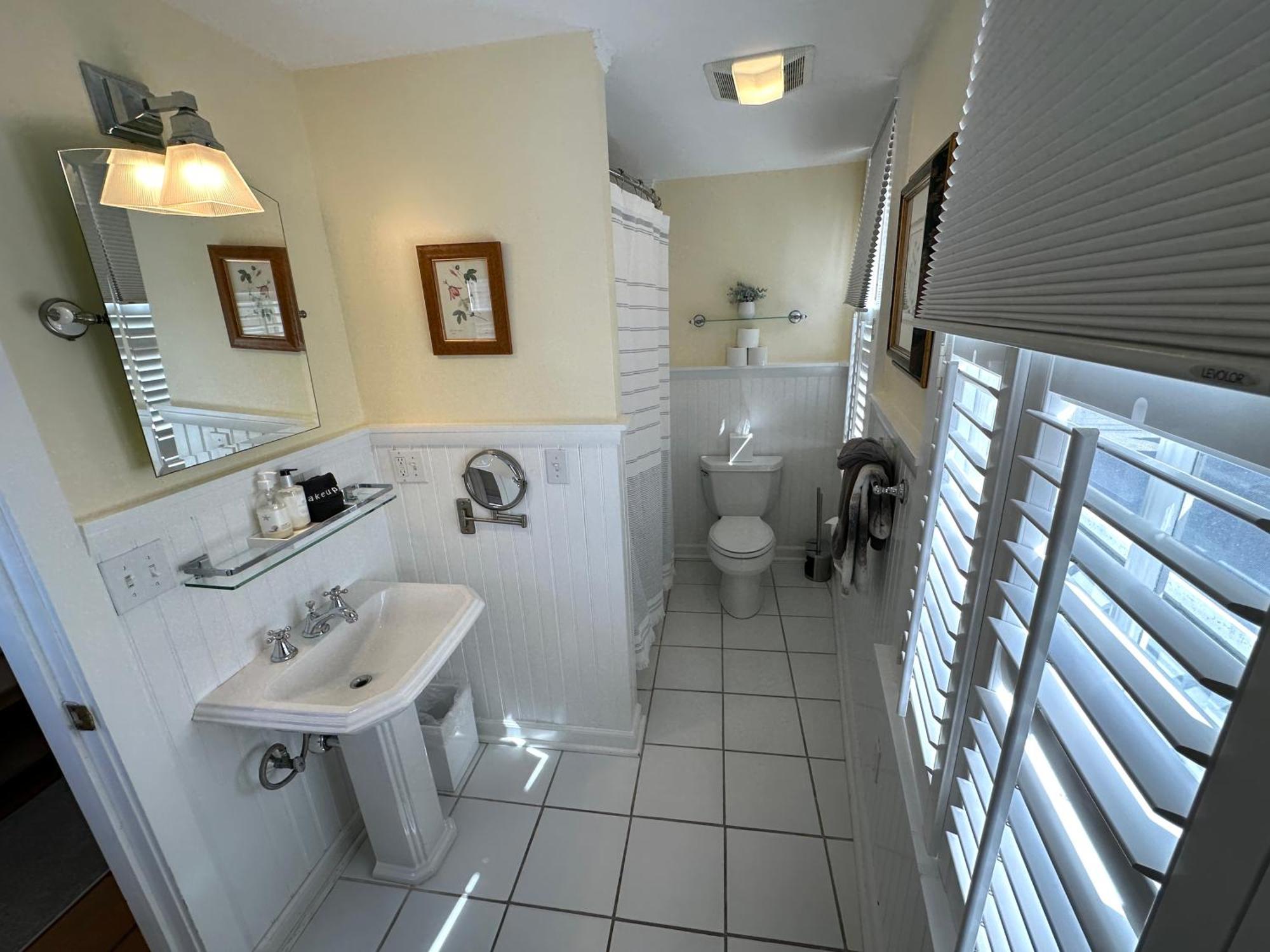 Entire Historic 5 Bed 5 Bath Inn Sleeps 17 นิวพอร์ต ภายนอก รูปภาพ