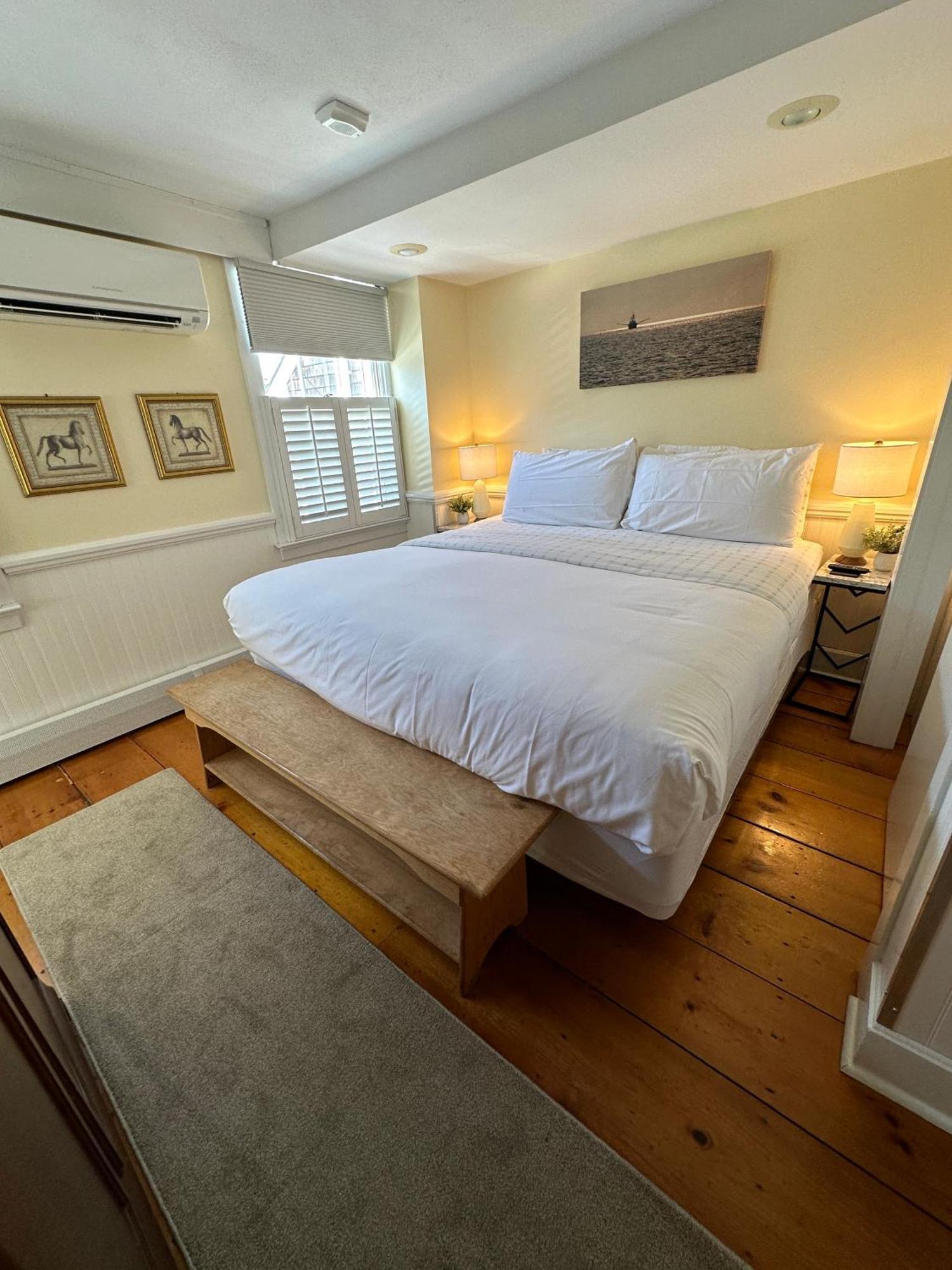 Entire Historic 5 Bed 5 Bath Inn Sleeps 17 นิวพอร์ต ภายนอก รูปภาพ