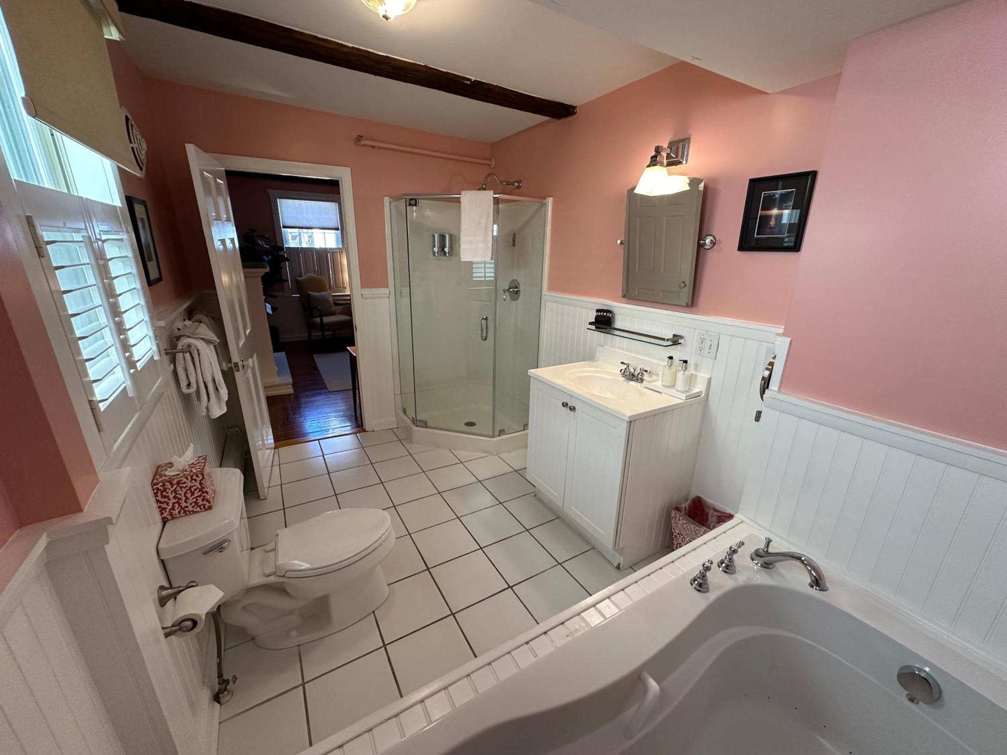 Entire Historic 5 Bed 5 Bath Inn Sleeps 17 นิวพอร์ต ภายนอก รูปภาพ