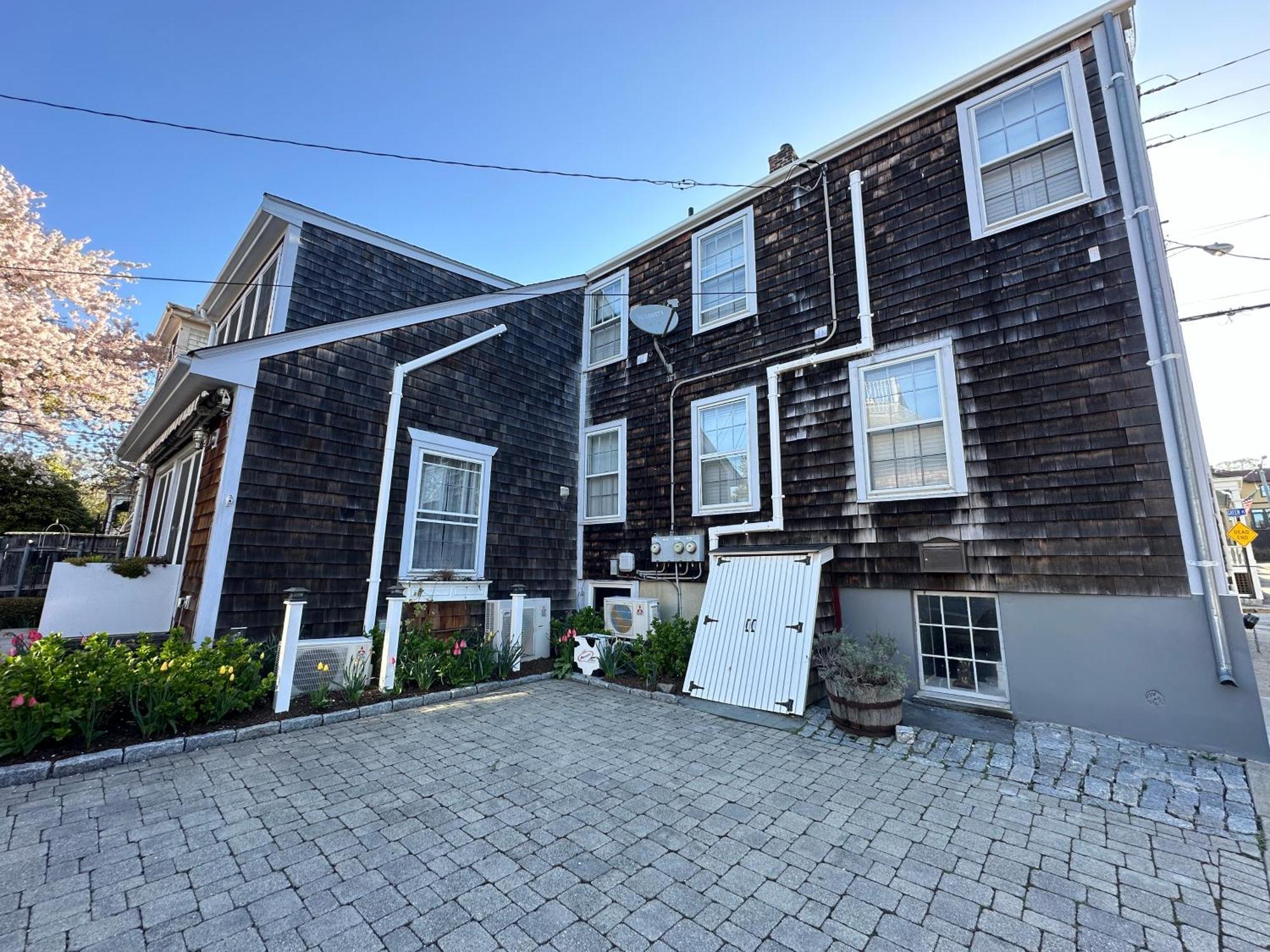 Entire Historic 5 Bed 5 Bath Inn Sleeps 17 นิวพอร์ต ภายนอก รูปภาพ