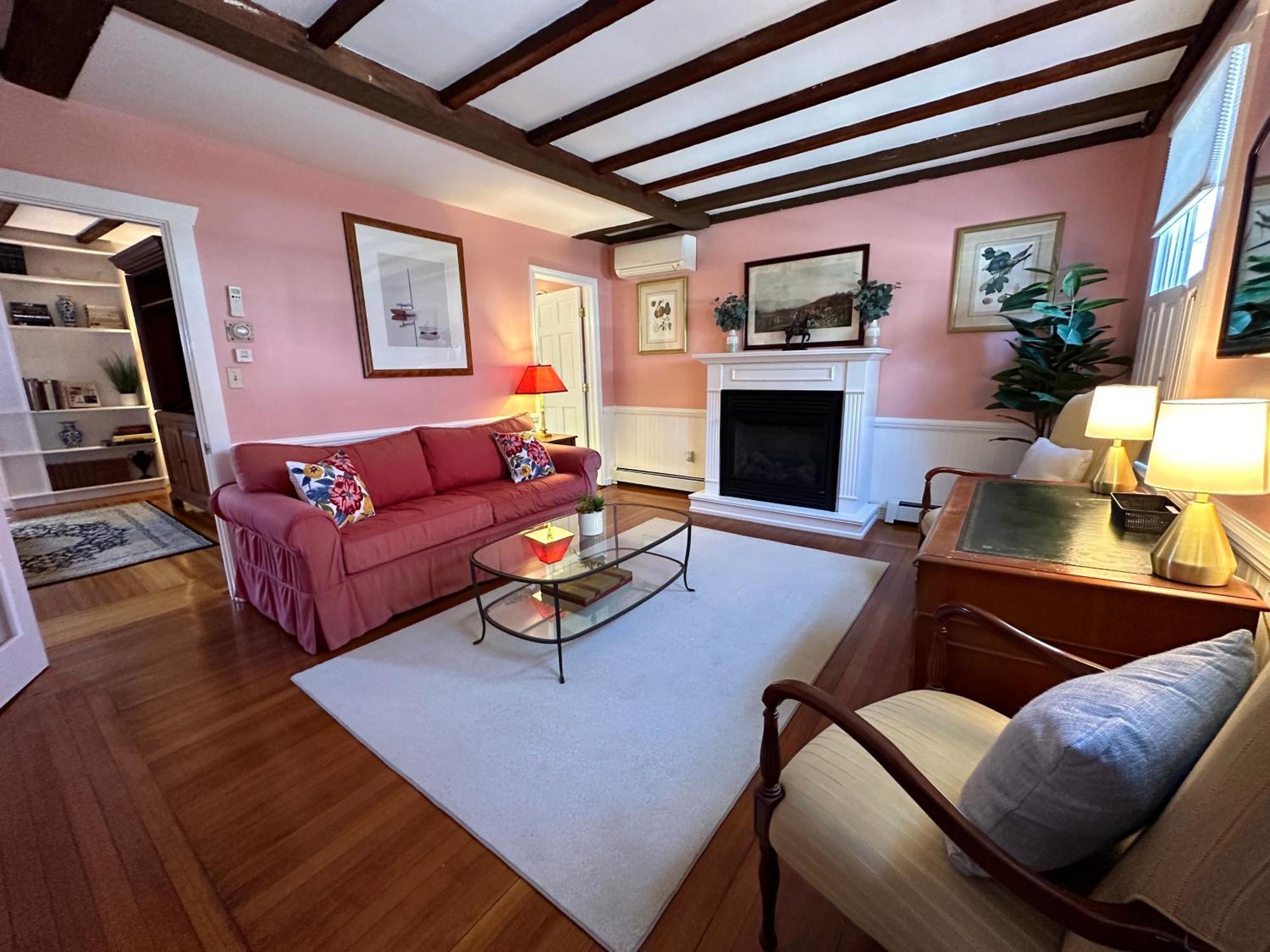 Entire Historic 5 Bed 5 Bath Inn Sleeps 17 นิวพอร์ต ภายนอก รูปภาพ